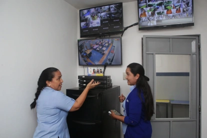 En colegios de Guayaquil desde hace varios años utilizan sistemas de monitoreo en sus áreas.