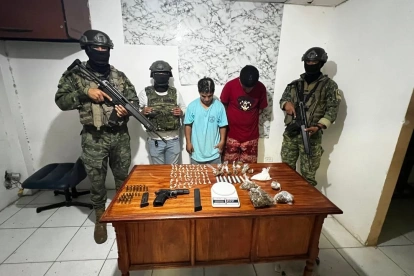 Militares verifican armas en empresas privadas con tecnología en tiempo real.