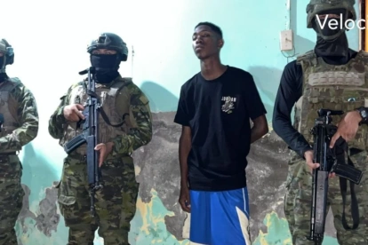 Capturan a alias El Toro, presunto miembro de Los Lobos, tras operativo militar en Posorja, Guayas.