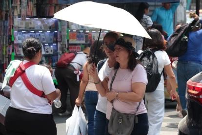 En ciudades como Guayaquil, el pavimento y la falta de vegetación intensifican el calor y lo hacen más persistente.