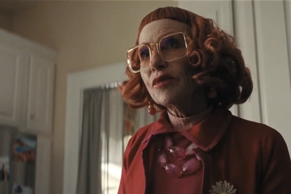 El personaje de Amy Madigan, la tía Gladys quien tuvo su debut en 'Weapons' regresará para una precuela.