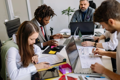 El principal enemigo en los entornos de oficina es el sedentarismo prolongado.