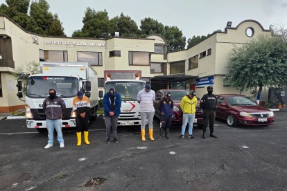 Cinco delincuentes fueron capturados en el sur de Quito tras simular operativos policiales para robar camiones.
