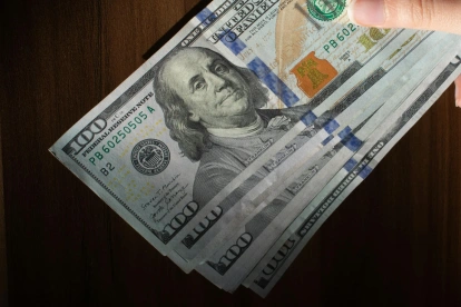 El pago de los feriados se realiza con el 100% del recargo.