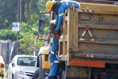 El Municipio de Guayaquil utiliza volquetas en tareas como la recolección de desechos.