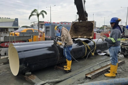 Interagua ejecutará trabajos en la red de distribución de agua potable entre el 18 y 19 de abril en Guayaquil, lo que provocará cortes temporales del servicio.