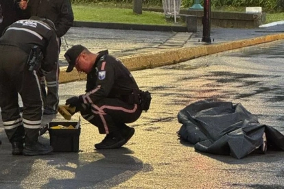 Hombre de unos 30 años fue hallado sin vida en Quito, av. 6 de Diciembre, madrugada del 16 abril.