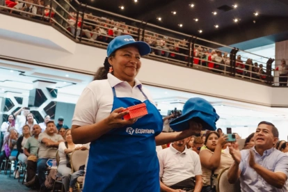 Emprendedores en el lanzamiento oficial de la plataforma Ecuayape.