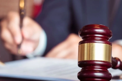 Si un juez se ve obligado a firmar lo decidido por el anterior, deja de serlo y pasa a ser una especie de fedatario de opiniones ajenas.