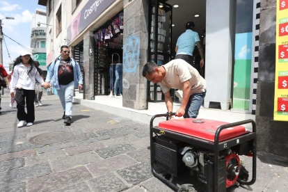 Además de las acciones del Gobierno, es necesaria la cooperación de todos los ciudadanos e instituciones públicas y privadas para superar la crisis eléctrica.