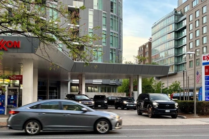 El alza del crudo elevó el precio de los combustibles. En Wahington D.C., en Estados Unidos, el galón de diésel supera los $5.