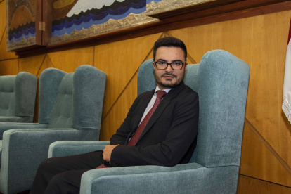 Fabián Pozo es abogado graduado por la Universidad del Azuay y máster en derecho por la Universidad de California en Berkeley