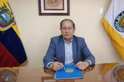 Juan Pasquel, presidente del Colegio de Médicos de Pichincha denuncia despidos de médicos en la provincia.