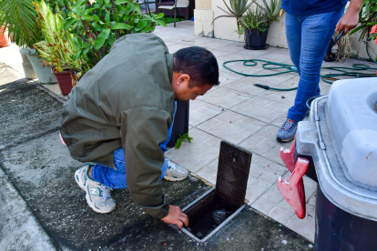 Habitantes de La Aurora también se quejan por los cortes del servicio de agua potable y la baja presión con la que llega el agua a sus viviendas.