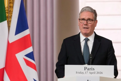 El primer ministro británico, Keir Starmer, ofrece una declaración conjunta tras una cumbre internacional en París, Francia, el 17 de abril de 2026.