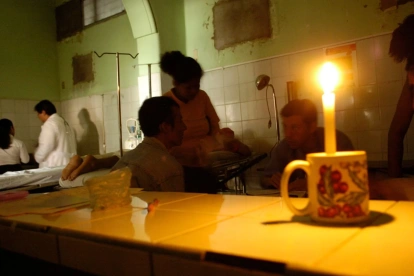 Ecuador enfrenta hoy dos crisis que responden a problemas estructurales: en la salud pública y en el sector eléctrico.