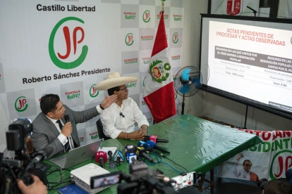 El candidato a la Presidencia de Perú por el partido Juntos por el Perú, Roberto Sánchez en una rueda de prensa este jueves, en Lima (Perú).