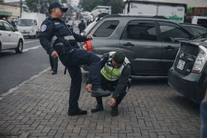 Agente de tránsito fue agredido en el norte de Quito durante un operativo de control vehicular.