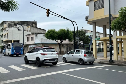 Varias líneas de buses serán desviadas en la calle Los Ríos, en el centro sur de Guayaquil.
