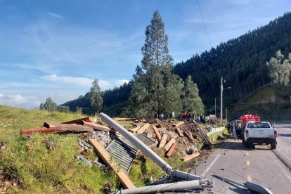 Un camión se impactó en la vía Papallacta–Pifo este 18 de abril de 2026.