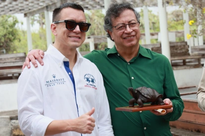 El presidente Daniel Noboa recibió a Gustavo Petro en Galápagos el 15 de diciembre de 2024.
