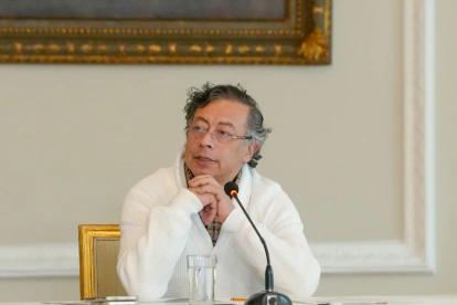 Gustavo Petro niega vínculos con criminales y acusa injerencia política en su contra.