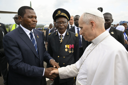 El papa León XIV celebró una misa en Bamenda, en el noroeste de Camerún, el jueves 16 de abril.