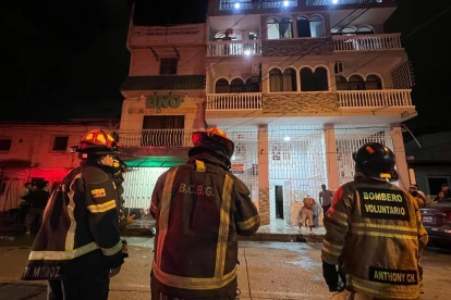 Personal bomberil atendió el incendio en el centro de rehabilitación ubicado en Leonidas Plaza y Colón, en el suroeste de Guayaquil.