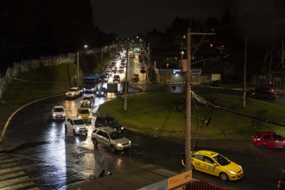Circular poco más de un kilómetro, desde la Occidental hacia el redondel de la Rumihurco, toma hasta 30 minutos.