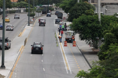 Dos tramos de ciclovía se construyen en ambos lados de la avenida Narcisa de Jesús.