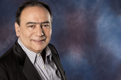 El cantante posee una hermosa voz e interpreta varios géneros.