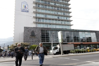 Los beneficios equivalen a cinco veces los aportes; la tasa de reemplazo es superior al 70 %, violando los principios actuariales.