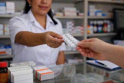Las restricciones en importaciones generan presión sobre la disponibilidad de algunos medicamentos.