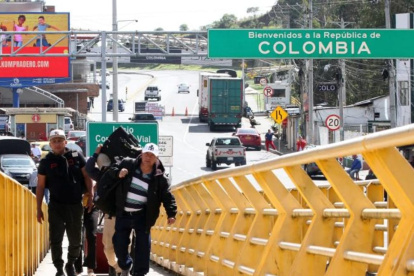 Ecuador anunció que elevará al 100 % la tasa de seguridad para las importaciones colombianas.