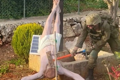 Soldado israelí dañó estatua de Jesús en Debel, sur del Líbano, hecho confirmado este lunes.
