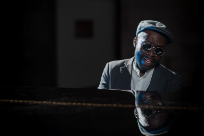 John Peter, nacido en 1985 en Guayaquil, se presentará este jueves 23 de abril en el concierto Midnight soul, en la Casa de la Música. Ha teloneado a artistas como Miguel Bosé y Elton John.