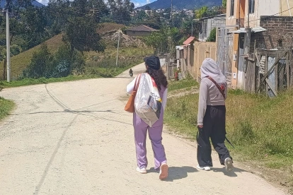 Calles por asfaltar son una tarea pendiente en el barrio Chamanal de Obrapía, en Loja.