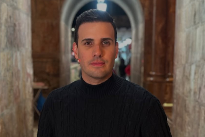 El comunicador adoptó a Coco en 2020.