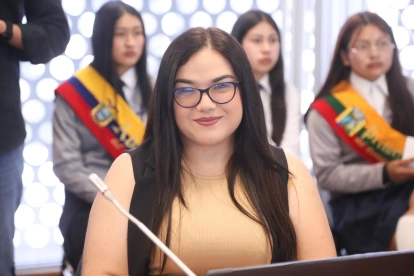 Revolución Ciudadana expulsa a Annie Muñoz tras disputa por la curul de Priscila Schettini