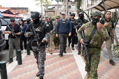 Ecuador amplía toque de queda en 2026, según John Reimberg, para atacar economías criminales en Pichincha.