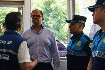 John Reimberg anunció que 38 camionetas operarán en Guayaquil para reforzar seguridad policial.