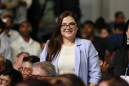 Annie Muñoz difunde comunicado tras su expulsión del bloque legislativo.