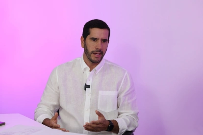 Defensa de Roberto Luque se pronuncia sobre su rol en contrataciones del sector eléctrico.