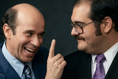 El actor Ricardo de Pascual (izquierda), interpretando al señor Calvillo, en la clásica escena con el señor Barriga (Édgar Vivar).