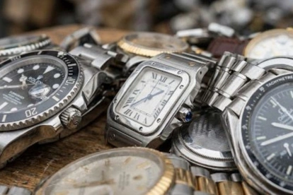 Relojes falsos fueron decomisados por la Aduana en Guayaquil.