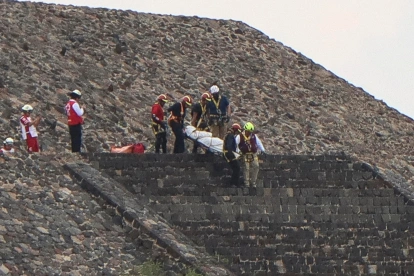Rescatistas atendieron la emergencia en las pirámides tras el ataque.