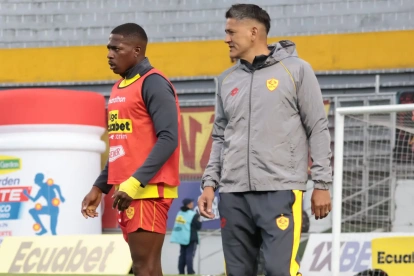Norberto Araujo (d) va implementado su idea de juego en Aucas, que se ha reflejado en los cuatro partidos consecutivos con victorias.