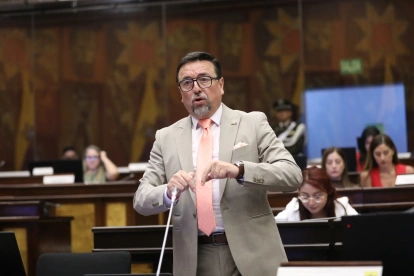 El asambleísta de ADN, Xavier Ordóñez, propuso cambiar el orden del día para debatir y rechazar la paralización del Metro.