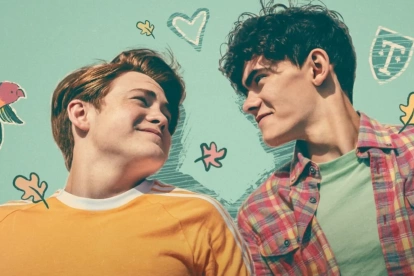 A diferencia de otras historias juveniles, Heartstopper fue concebida desde el inicio como un relato centrado en el amor queer sin recurrir al drama extremo o la tragedia.