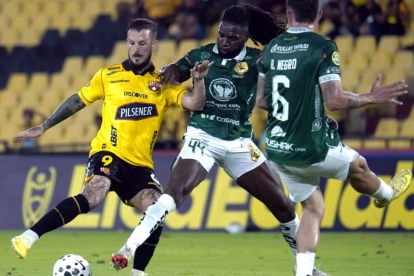 Barcelona SC logró una remontada ante Mushuc Runa con goles de sus defensores.